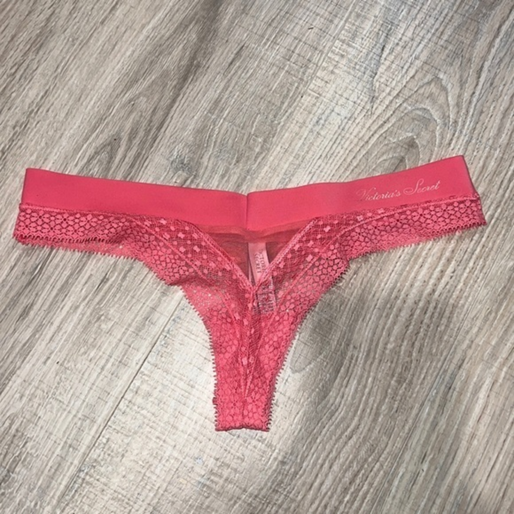 Victoria’s Secret Lacey‎ pink thong